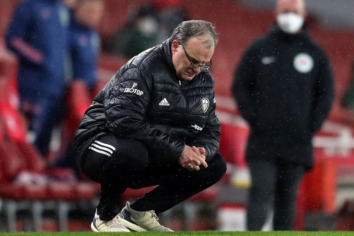Marcelo Bielsa durante un partido entre el Arsenal y el Leeds United el 14 de febrero de 2021.
