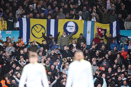 Marcelo Bielsa, en una de las banderas que se ven habitualmente en Elland Road
