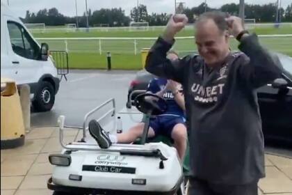 Marcelo Bielsa encontró un lugar ideal en Leeds para desarrollar su método; tanto que hasta se animó a hablar en inglés con sus jugadores