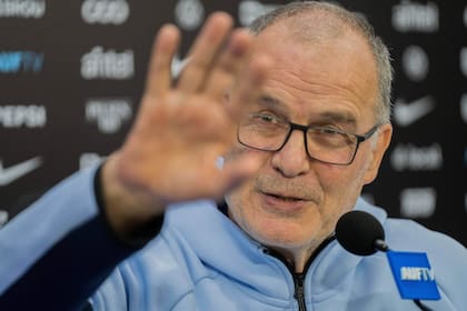 Marcelo Bielsa quiere hacer un buen Mundial con Uruguay y dejar atrás la tempranera eliminación con la selección argentina en 2002