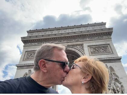 Marcelo Bonelli y Susana Tabares muy enamorados en Paris