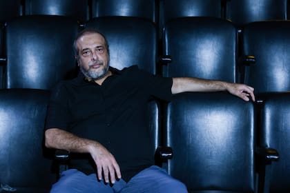 Marcelo Cosentino: "Yo actué con cólicos renales, fui a grabar al día siguiente de que murió mi viejo y si bien no pido lo mismo, sí que sean respetuosos y comprometidos"