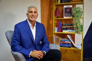 La revancha del "eterno opositor": las primeras decisiones del nuevo presidente y qué pasará con el DT y el plantel