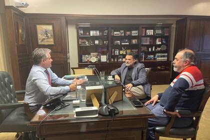 Marcelo D'Alessandro le pidió a Daniel Menéndez, de Barrios de Pie, que levanten la protesta