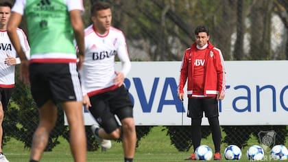 Gallardo define el equipo