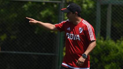 Marcelo Gallardo dispuso un trabajo táctico en la práctica matutina