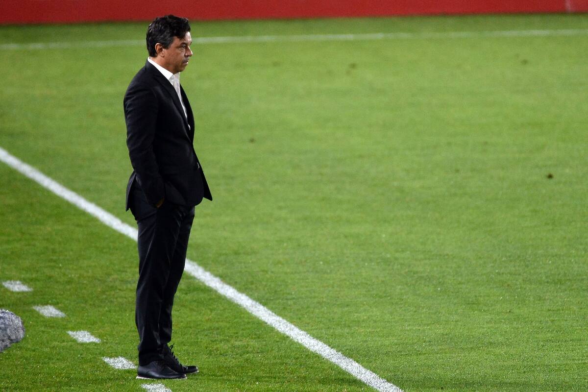 Marcelo Gallardo durante el partido que disputan con Estudiantes de La Plata