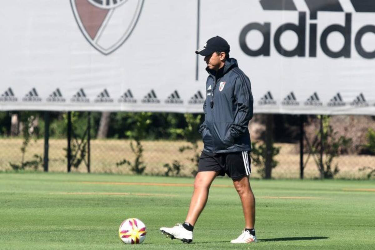 Marcelo Gallardo en un entrenamiento millonario en el River Camp; el DT está confiado en el potencial del equipo