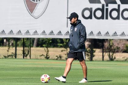 Marcelo Gallardo en un entrenamiento millonario en el River Camp; el DT está confiado en el potencial del equipo