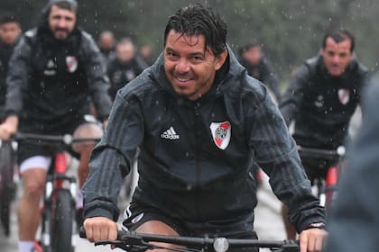 Marcelo Gallardo sacó a sus jugadores a dar un paseo en bicicleta