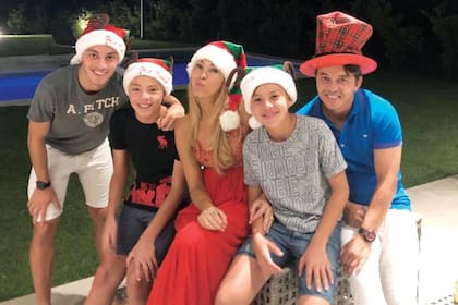 Marcelo Gallardo y familia festejando la navidad en 2018. Unos días antes, el papá había ganado la histórica Copa Libertadores ante Boca