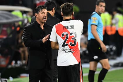 Marcelo Gallardo y Leonardo Ponzio; noche de récords para dos de los tres mayores ídolos del River actual.