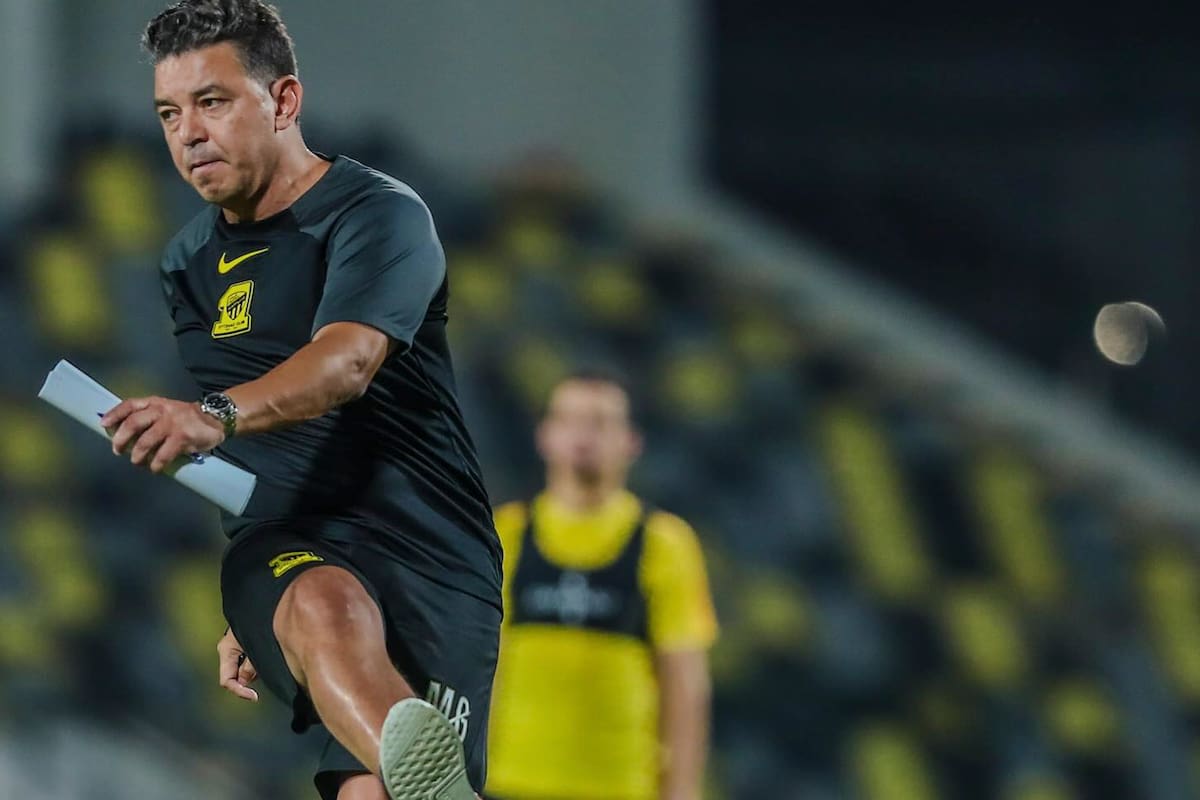 Marcelo Gallardo y un no-look pass en Al-Ittihad, su nuevo equipo en Arabia Saudita, que se prepara para el Mundial de Clubes