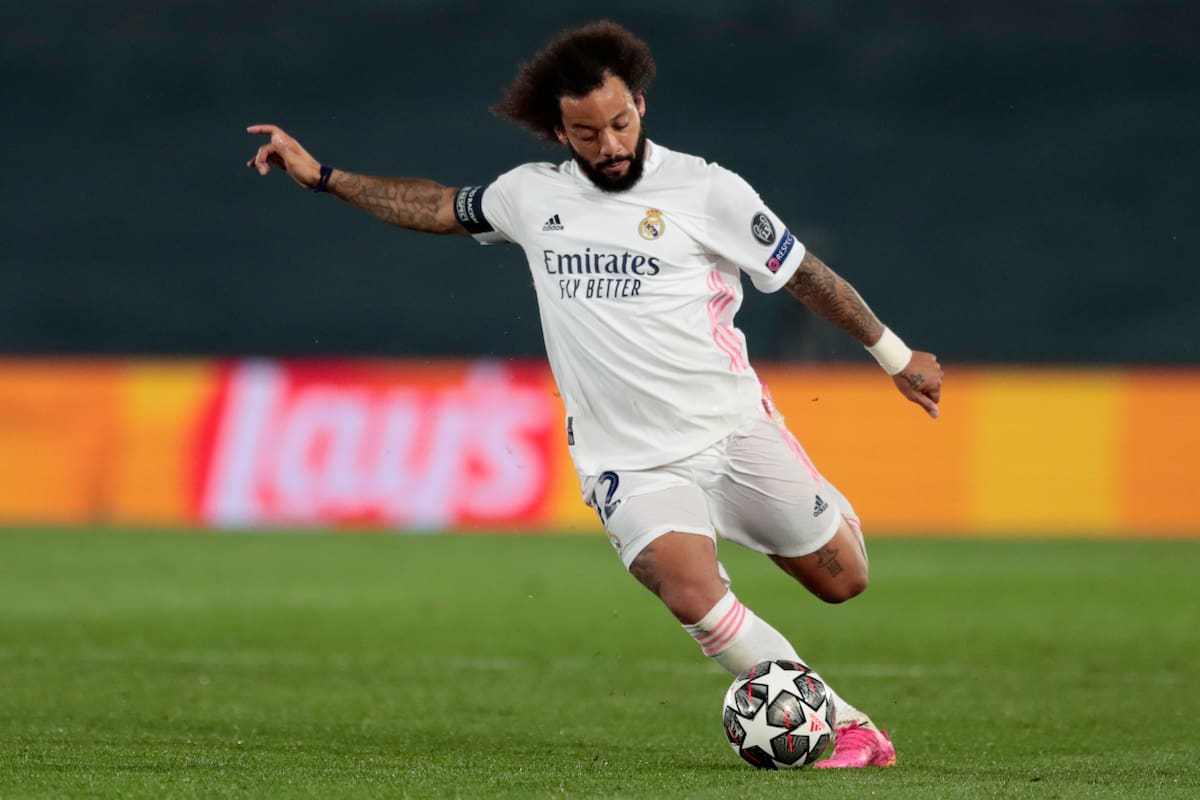Marcelo, lateral brasileño de Real Madrid, iba a perderse el viaje a Londres con el resto del equipo, pero al final una señora se ofreció a ocupar su lugar en el colegio electoral. Así, el futbolista viajó con sus compañeros para jugar mañana con Chelsea por las semifinales de la Champions League.