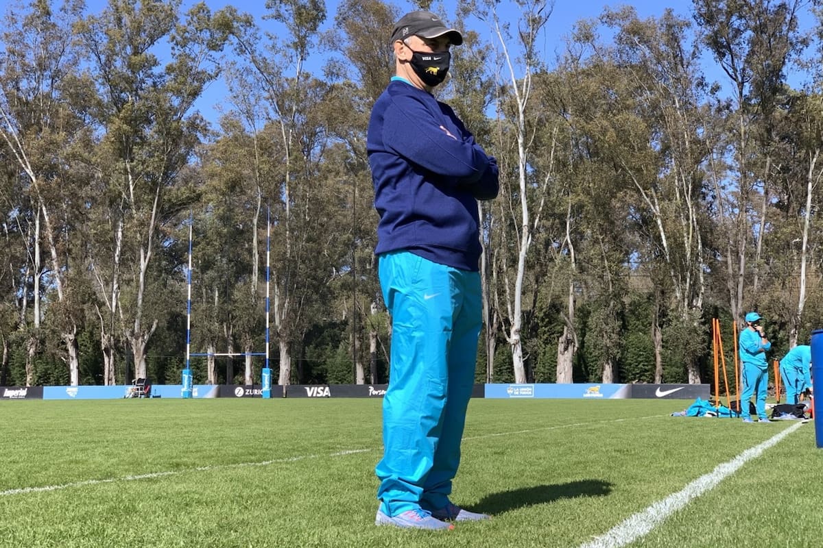 Marcelo Loffreda en Casa Pumas, durante un entrenamiento del seleccionado; el factotum del tercer puesto de Francia 2007 asumió como manager del equipo nacional y trabaja coordinadamente con Mario Ledesma, a quien dirigió en dos mundiales.