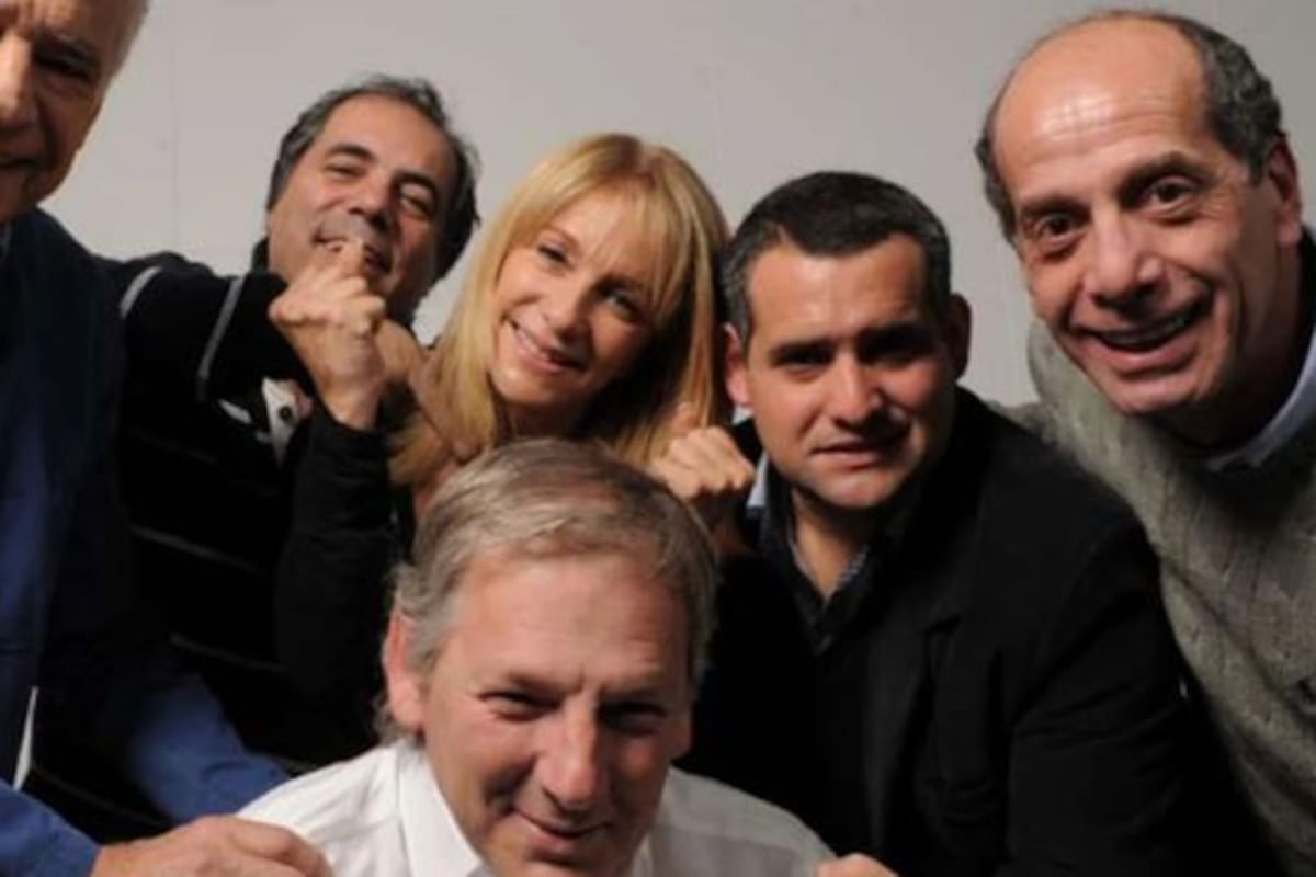 Marcelo Longobardi y parte del equipo de Cada mañana, el exitoso programa de Radio Mitre del cual el conductor se despidió hoy
