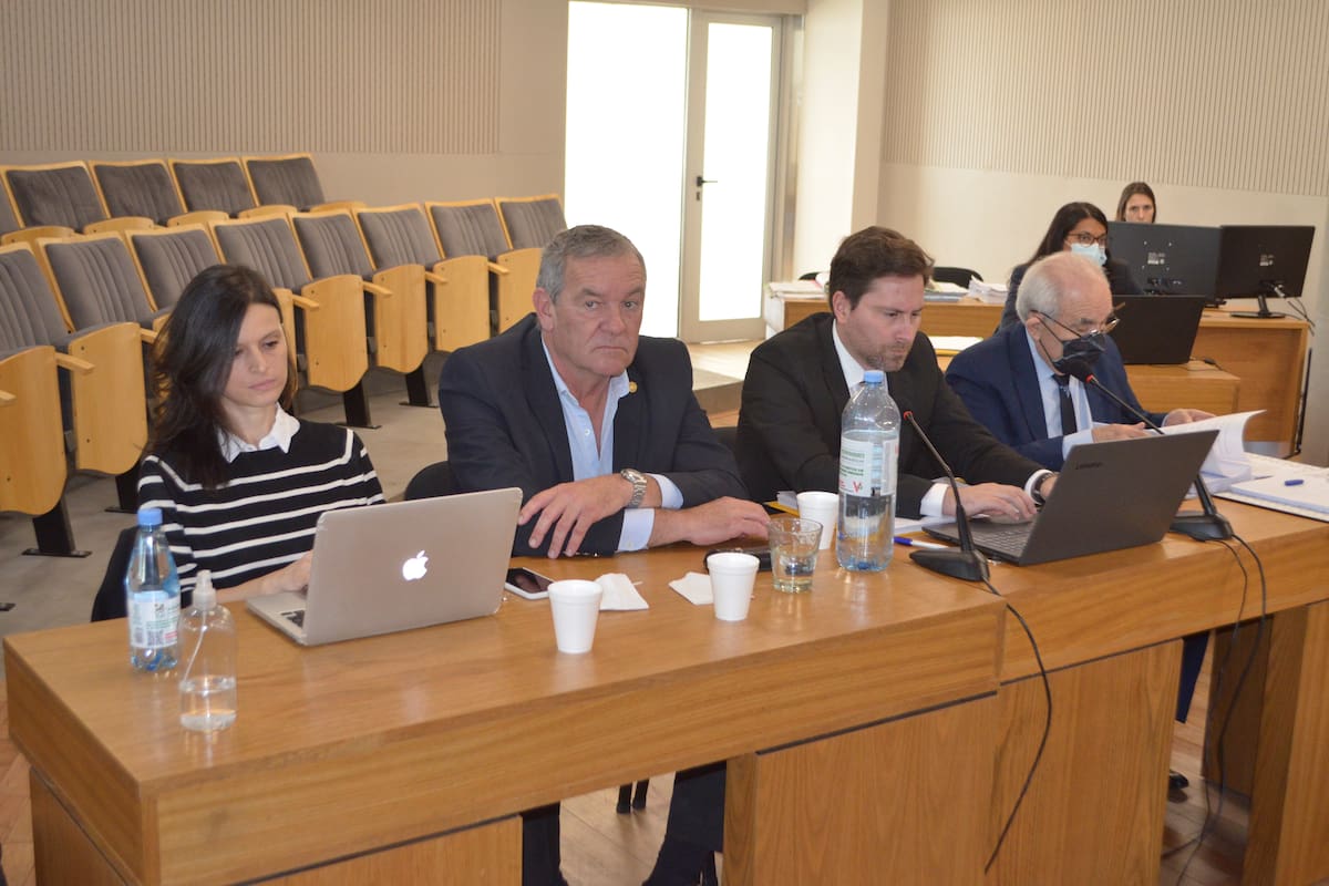 Marcelo Macarrón, sentado en el banquillo de los acusados en los tribunales de Río Cuarto, donde enfrenta un juicio por el homicidio de su esposa, Nora Dalmasso