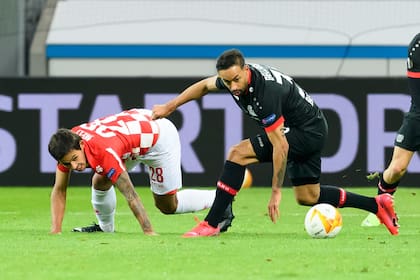 Marcelo Meli, de Hapoel Beer Sheva, se refugia con su pareja en un búnker que tienen en la casa