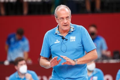 Marcelo Méndez queda como el cerebro de una producción histórica del vóleibol argentino; el director técnico se desempeñó por años en la liga brasileña y ahora le ganó al seleccionado auriverde.