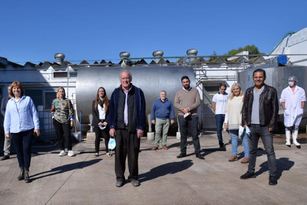 Marcelo Peretta, a la derecha, junto con Patricia Bullrich y un empresario lácteo