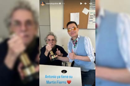 Marcelo Polino le entregó a Gasalla su premio (Foto Instagram @marcelopolino)
