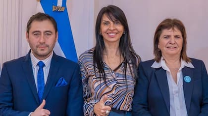 Marcelo Román junto a Lorena Villaverde y Patricia Bullrich