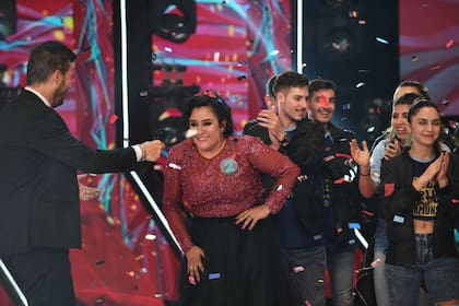 Marcelo se acerca a felicitar a la gran ganadora del certamen