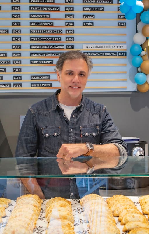 Marcelo Settino apuesta a la empanada en su local madrileño: "vino para quedarse porque es la evolución del fast food, frente a la hamburguesa o el hot dog; es un plato mucho más nutritivo, variado, versátil y práctico".