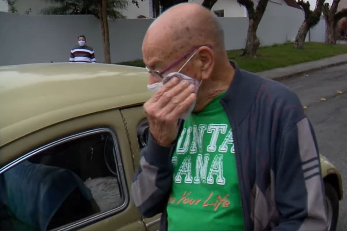Marcelo Siqueira es profesor jubilado y tuvo que poner su Volkswagen escarabajo, de 1972.