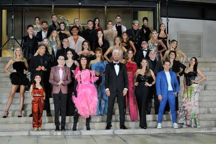Marcelo Tinelli, el jurado y los participantes del Bailando posaron para la fotografía de presentación de la nueva temporada que debutará en América