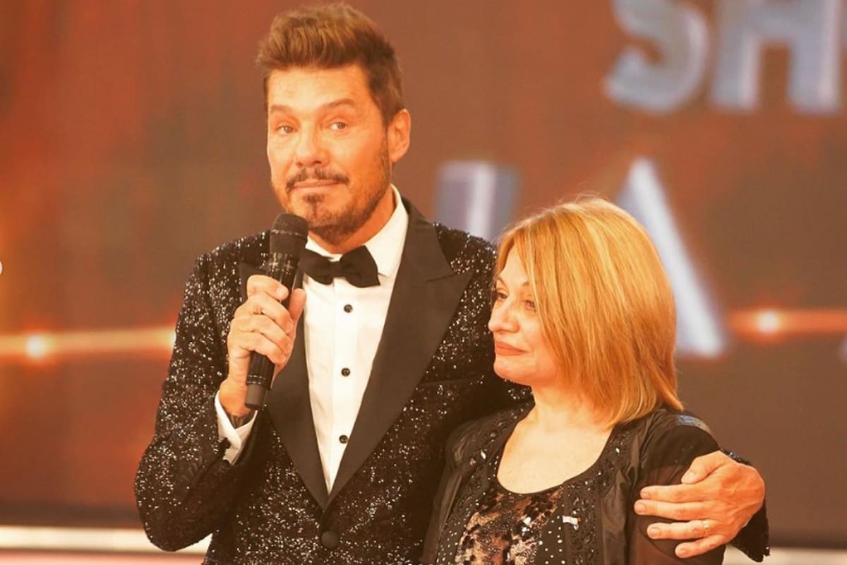 Marcelo Tinelli junto a Marcela Feudale, en un envío de Canta conmigo ahora