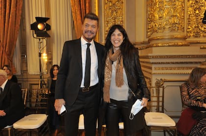 Marcelo Tinelli y Paula Robles fueron a ver a Juana Tinelli desfilando en el teatro Colon en el marco de la semana de la alta costura.