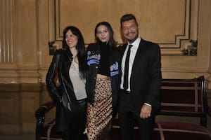 Marcelo Tinelli y Paula Robles fueron a ver a Juana Tinelli desfilando en el Teatro Colon en el marco de la semana de la alta costura.