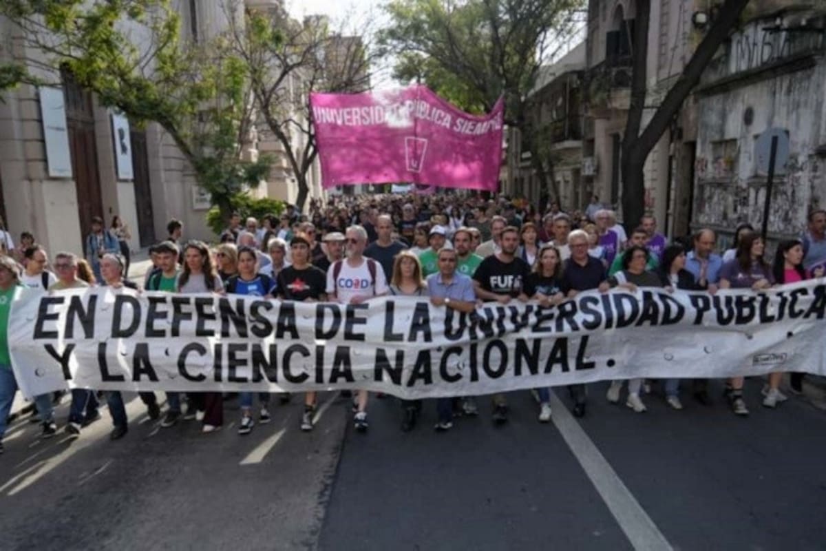 Marcha a favor de las universidades en Rosario