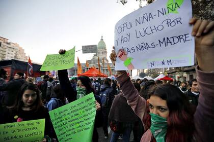 Marcha a favor del aborto frente al Congreso