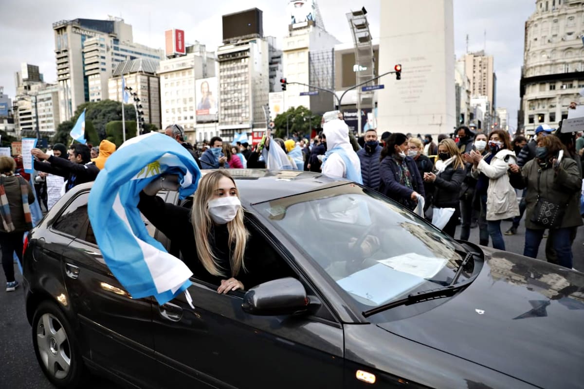 Marcha contra la cuarentena en el Obelisco