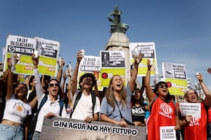 Marcha contra la reforma a la ley de glaciares