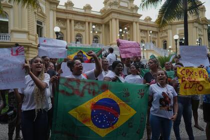 Marcha contra la violencia policial en Río de Janeiro tras un operativo contra Comando Vermelho en octubre de 2025