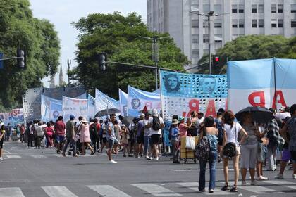 Marcha de agrupaciones de izquierda en la 9 de Julio.