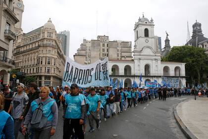 Marcha de Barrios de Pie contra el desmesurado aumento de tarifas el último jueves