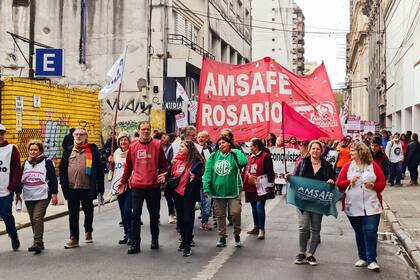 Marcha de docentes y estatales en Rosario