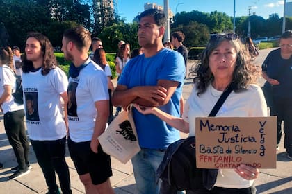 Marcha de familiares de las víctimas del fentanilo en la Plaza Moreno, en La Plata
