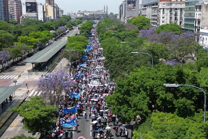 Marcha de grupos piqueteros en el centro porteño
