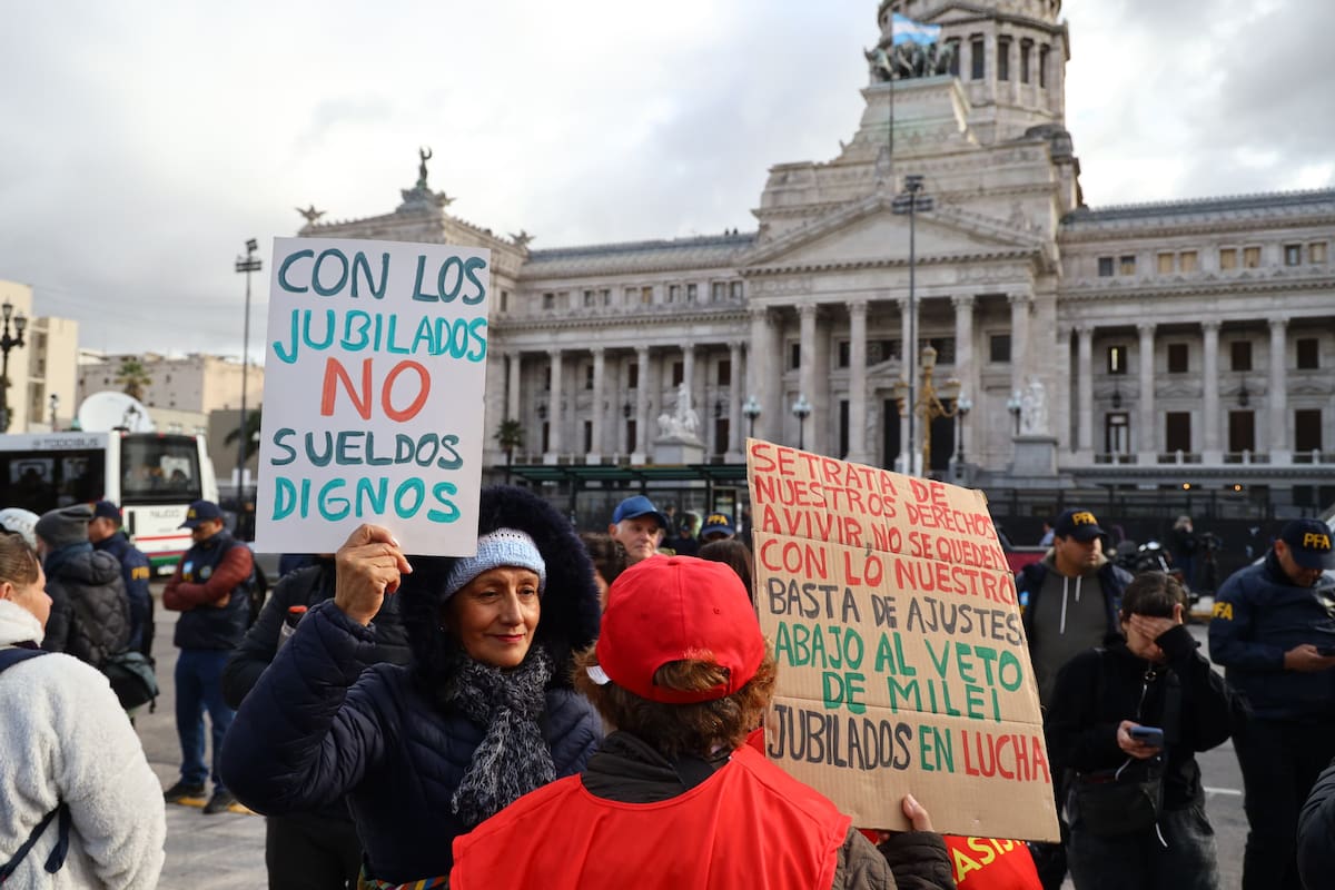 Marcha de jubilados en el Congreso de la Nación