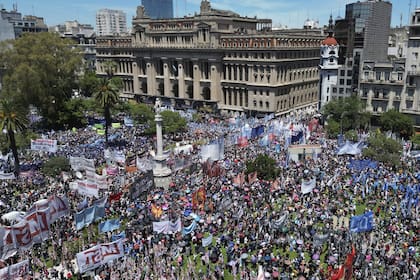 Marcha de la CGT, ayer frente a Tribunales