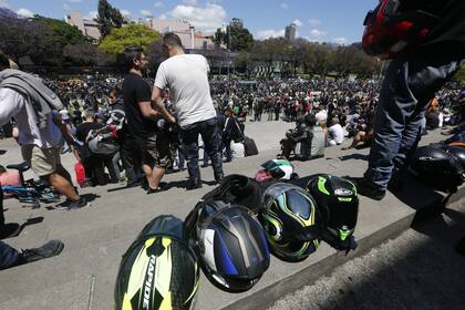 Marcha de motoqueros en la Facultad de Derecho