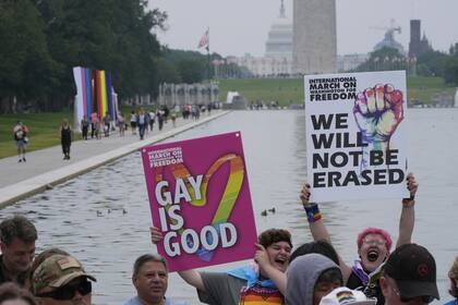 Marcha de orgullo gay en EEUU se convierte en protesta contra Trump