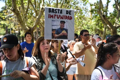 Marcha en Florencio Varela, a un mes de la desaparición de Lucas Escalante
