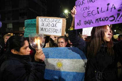 Marcha en la plaza de Resistencia pidiendo justicia por Cecilia Strzyzowski