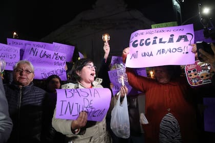 Marcha en la plaza de Resistencia pidiendo justicia por Cecilia Strzyzowski.